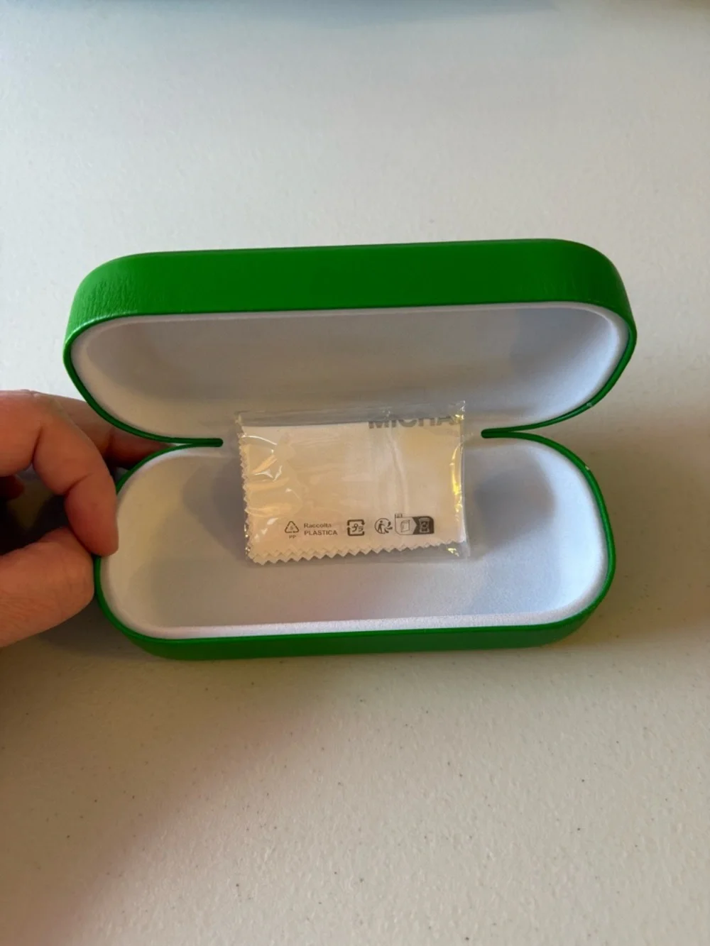 kate spade Green Hard Clamshell Eyeglass Case with White Interior